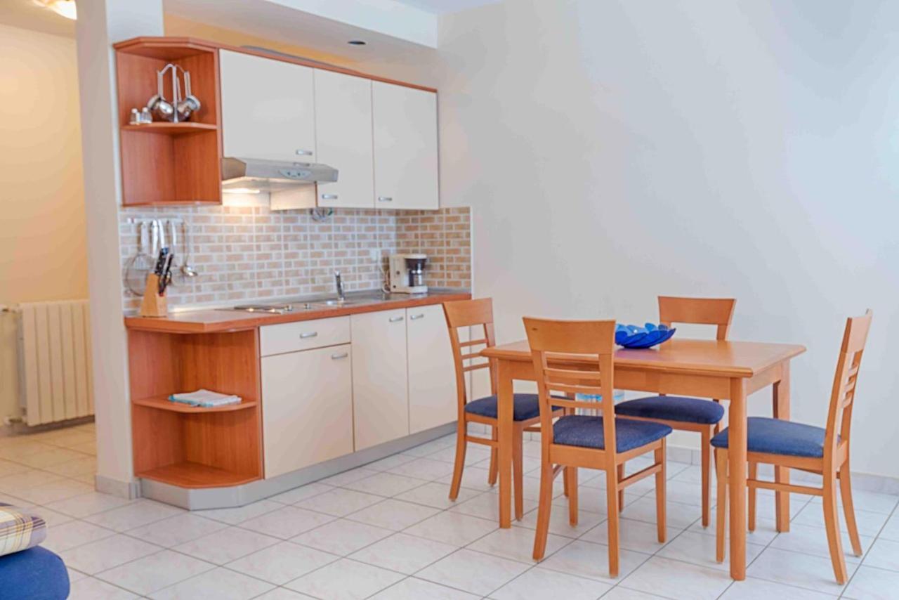 Ariela At The Beach Apartment Stara Novalja Exterior photo