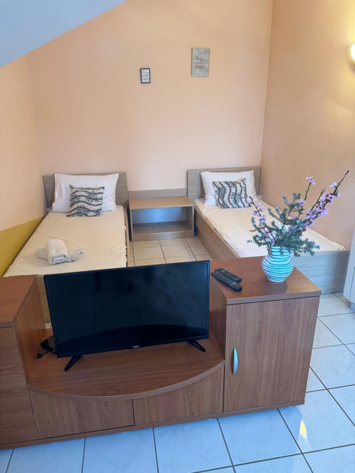 Ariela At The Beach Apartment Stara Novalja Exterior photo
